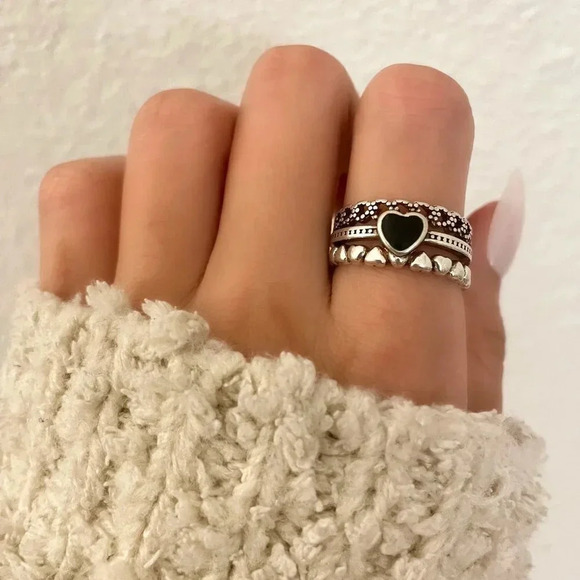 925 Sterling Silver Black Heart Minimalist Ring Vintage Boho Stackable Ring Band - Picture 1 of 7